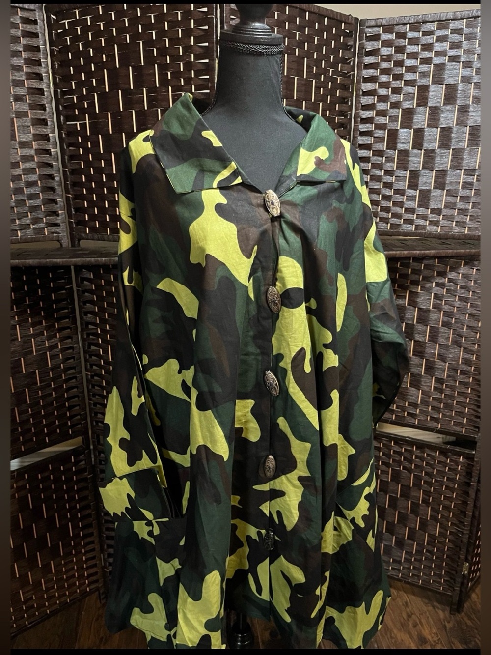 Camouflage Button-Front Women's tunic - Green Camo
